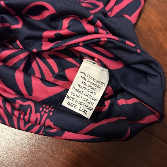 Blue and White Floral Patterned Fabric buff - Picture 2 of 2